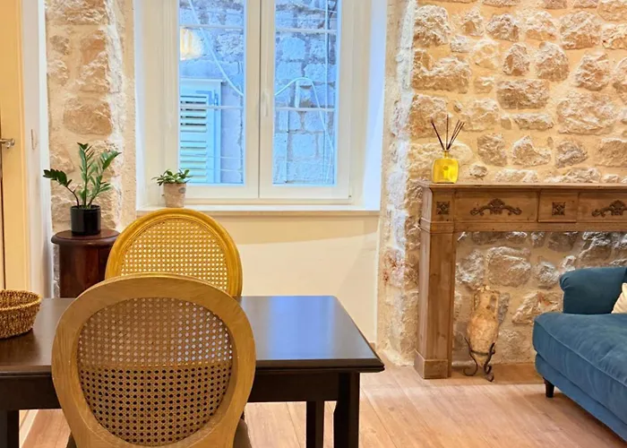 Midtown Studio Apartment