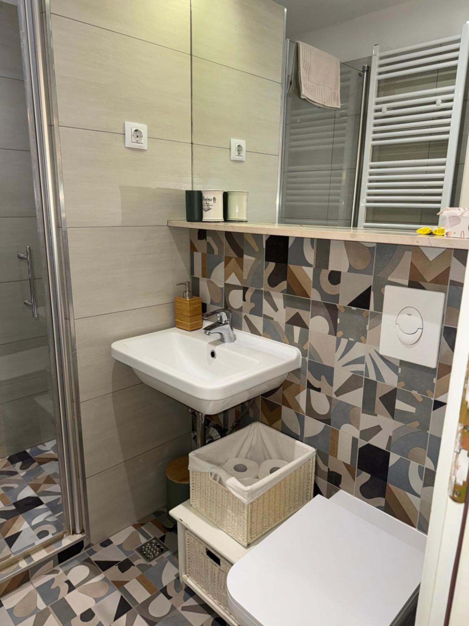 Midtown Apartman